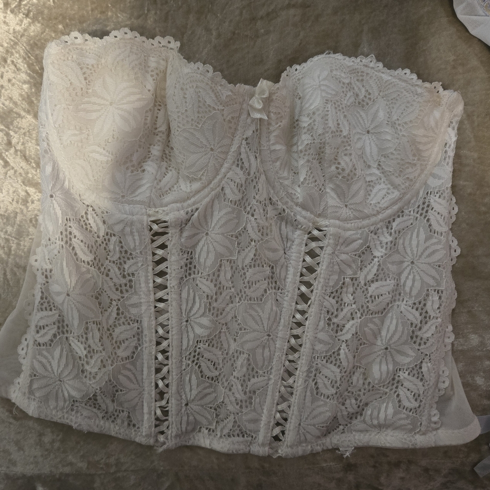 White vintage corset from Serorite Vintage